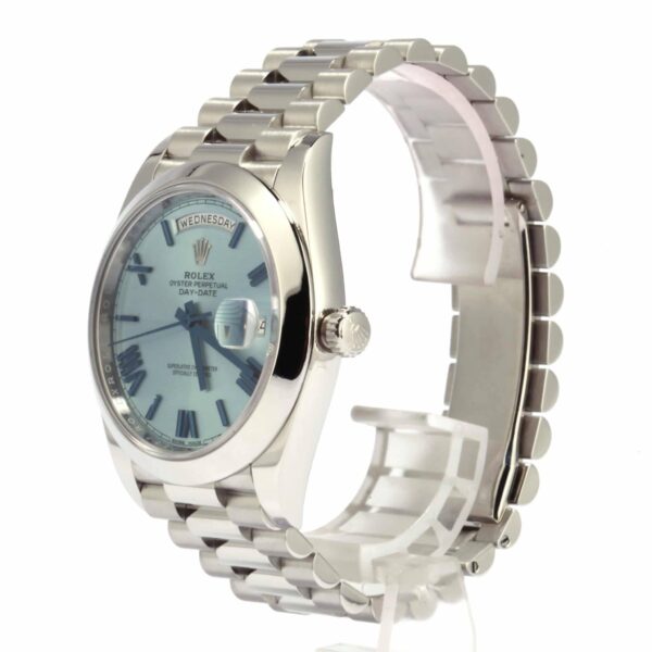 z127532-xx-IMG-7952-scaled-1.jpg Rolex Oyster Day-Date 228206 Replica